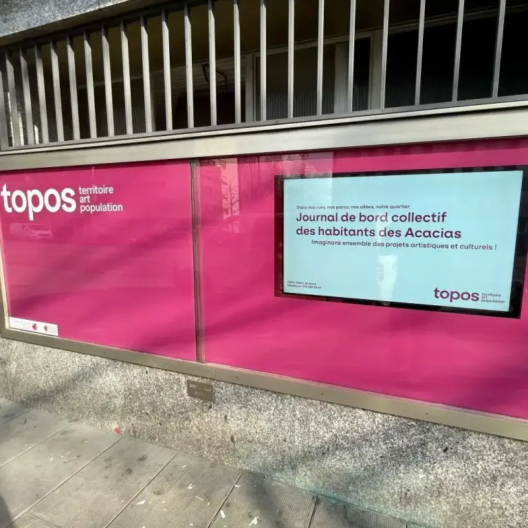 Écran vitrine association TOPOS affichage dynamique association