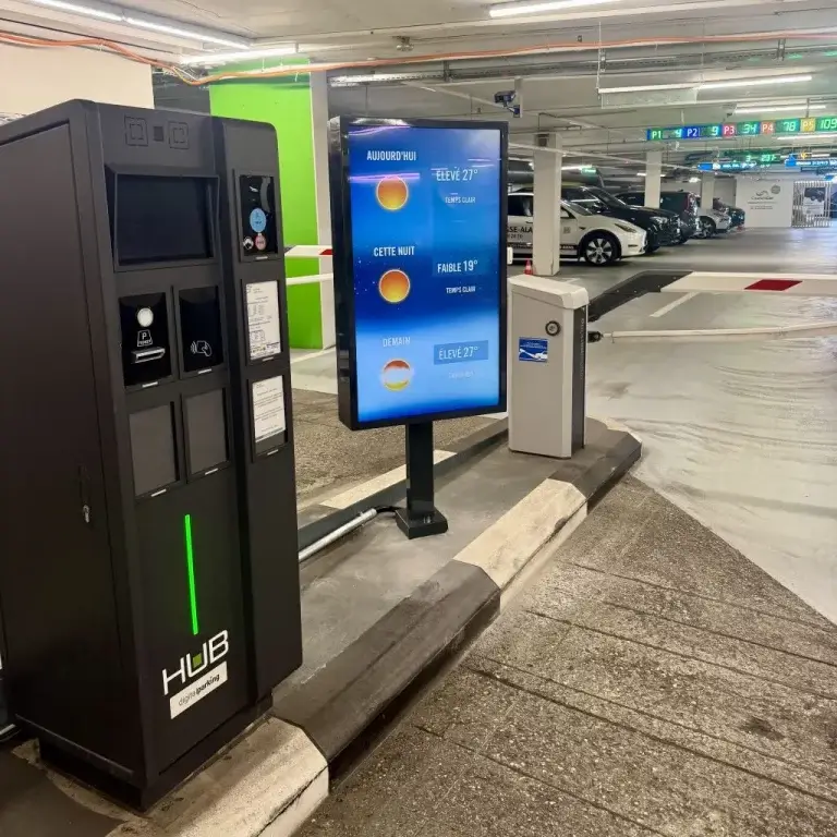 Ecran extérieur publicitaire sur totem - Parking du centre ville de Morges