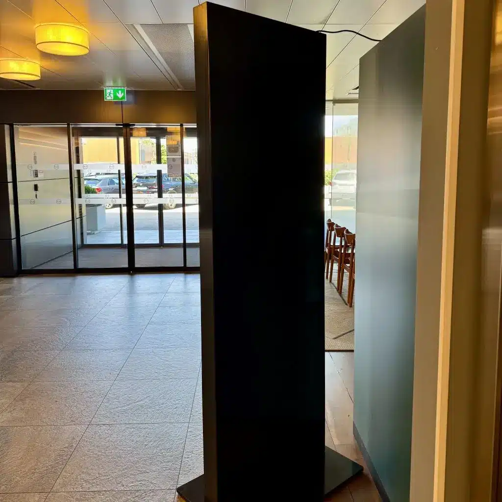 Totem MoveIm vue de dos